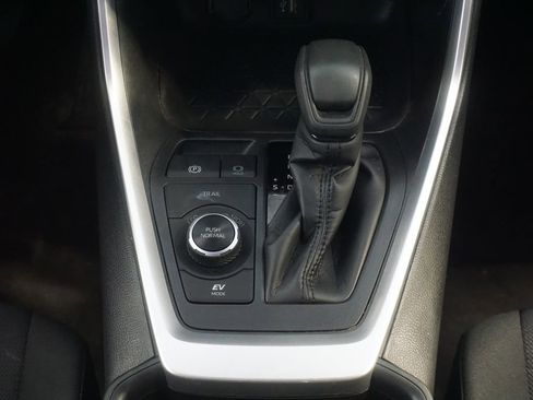 Used 2025 Toyota RAV4 XLE AWD/4WD image 27