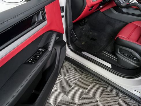 New 2026 Porsche Cayenne AWD/4WD image 8