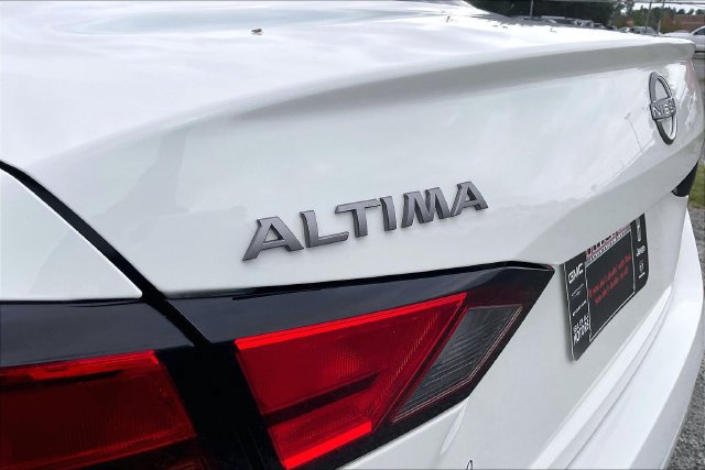 Used 2025 Nissan Altima 2.5 SV FWD image 9