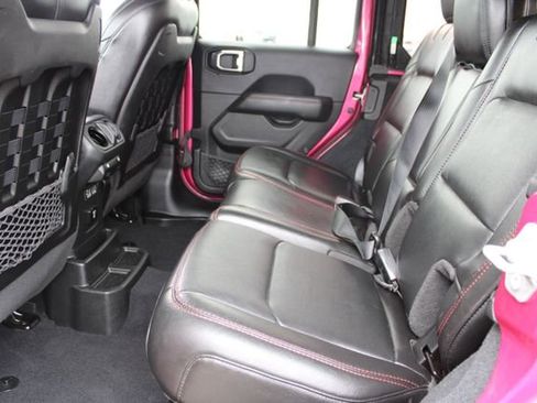 Used 2022 Jeep Wrangler Unlimited Rubicon w/ LED Lighting Group AWD/4WD image 40