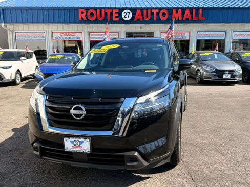 Used 2024 Nissan Pathfinder SV FWD image 1