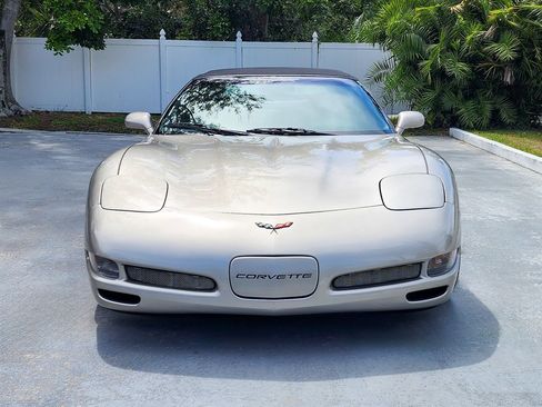 Used 1998 Chevrolet Corvette Convertible w/ Memory Pkg image 10