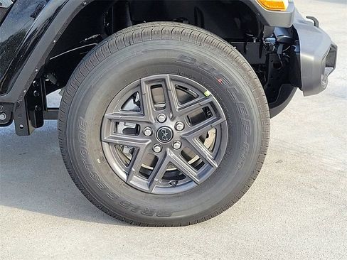 New 2025 Jeep Gladiator Sport image 20