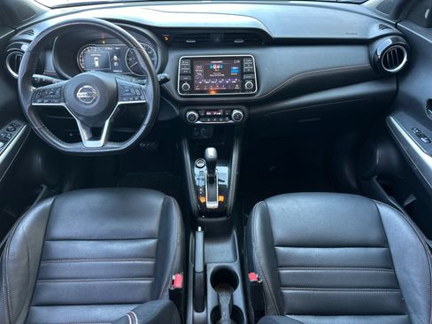 Used 2019 Nissan Kicks SR w/ SR Premium Package FWD image 12