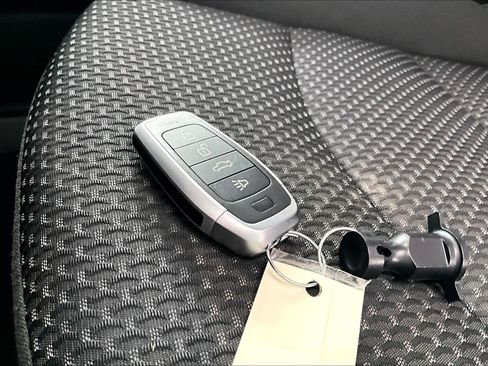 Used 2022 GMC Terrain SLE w/ Driver Convenience Package image 13