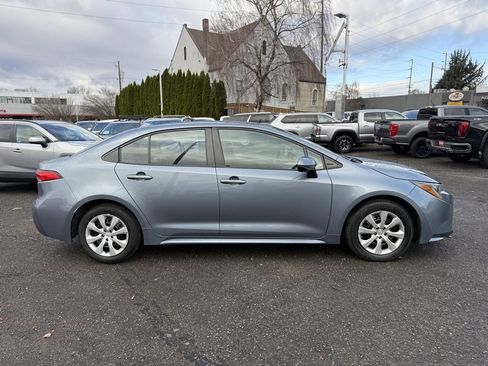 Used 2022 Toyota Corolla LE image 10