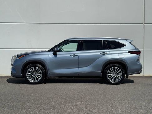 Used 2024 Toyota Highlander Platinum AWD/4WD image 4