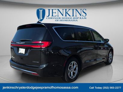 Used 2024 Chrysler Pacifica Limited