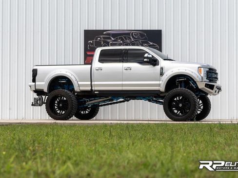 Used 2017 Ford F250 Platinum w/ Platinum Ultimate Package image 4