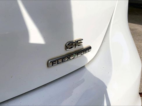 Used 2015 Ford Focus SE w/ Equipment Group 201A image 9