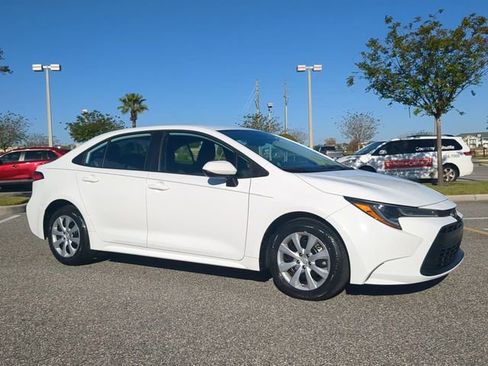 Certified 2023 Toyota Corolla LE image 1