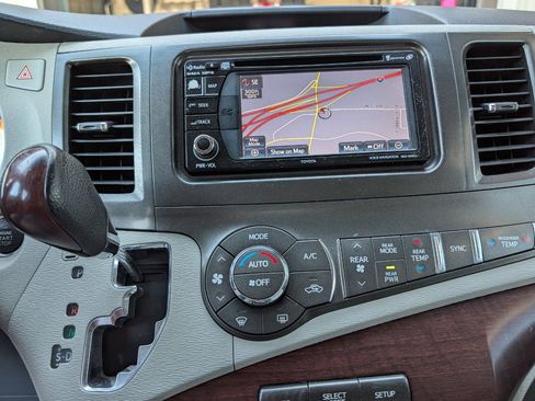 Used 2012 Toyota Sienna Limited image 16