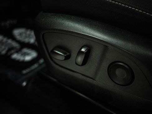 Used 2025 Chevrolet Traverse LT image 16