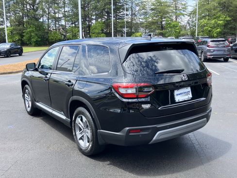 Used 2025 Honda Pilot EX-L image 8