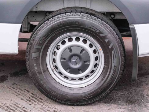 Used 2024 Mercedes-Benz Sprinter 2500 image 9