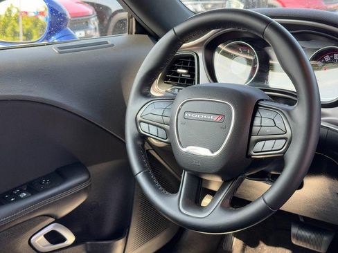 Used 2022 Dodge Challenger SXT RWD image 15