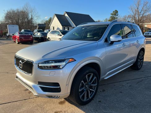 Used 2018 Volvo XC90 T5 Momentum w/ Convenience Package image 3