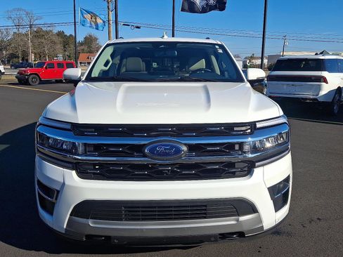 Used 2024 Ford Expedition Limited image 6