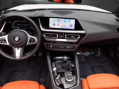 Used 2025 BMW Z4 M40i w/ Edition image 3