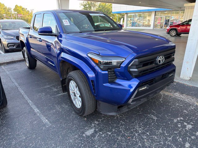 Used 2025 Toyota Tacoma SR5 AWD/4WD image 4