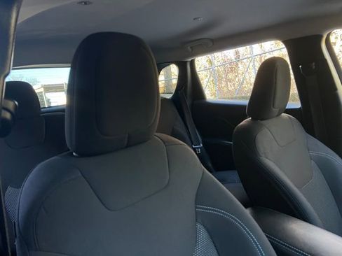 Used 2019 Jeep Cherokee Latitude w/ Cold Weather Group image 31