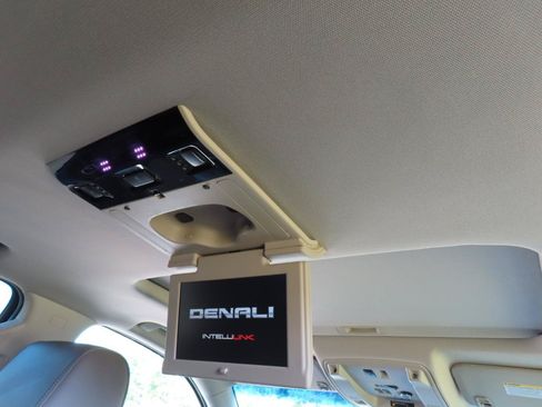 Used 2019 GMC Yukon Denali w/ Denali Ultimate Package AWD/4WD image 32