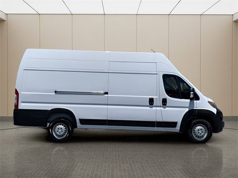 New 2024 RAM ProMaster 3500 w/ Premium Convenience Group image 8