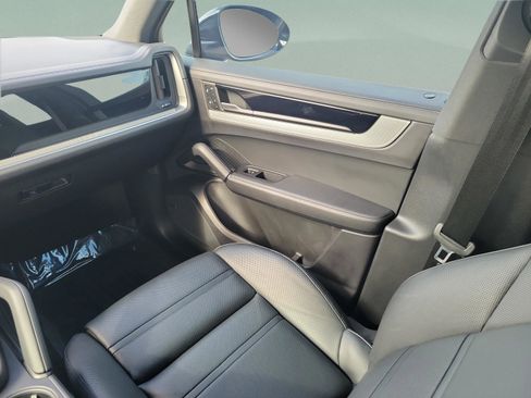 Used 2024 Porsche Cayenne S image 9