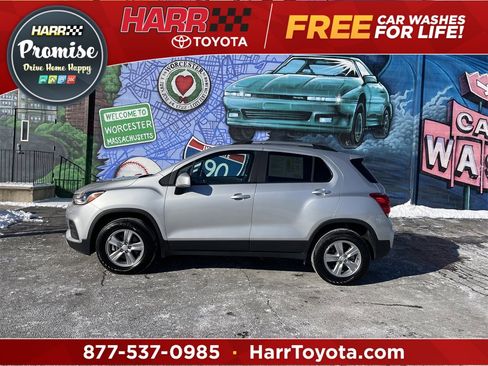 Used 2022 Chevrolet Trax LT w/ LT Convenience Package image 1