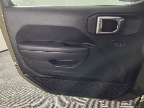 Certified 2025 Jeep Gladiator Sport image 22