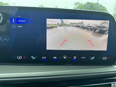 Used 2025 Chevrolet Traverse LT AWD/4WD image 35
