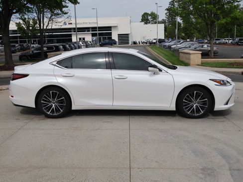 Used 2023 Lexus ES 350 w/ Premium Package image 10