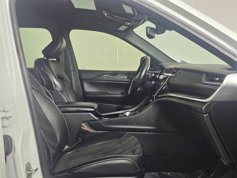 Used 2022 Jeep Grand Cherokee L Altitude image 11