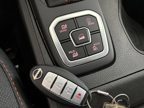 Used 2026 Nissan Frontier PRO-4X AWD/4WD image 26