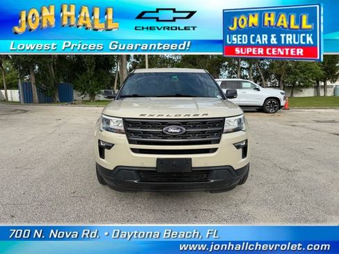 Used 2018 Ford Explorer XLT w/ Equipment Group 202A FWD image 15