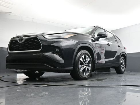 Used 2023 Toyota Highlander XLE image 42