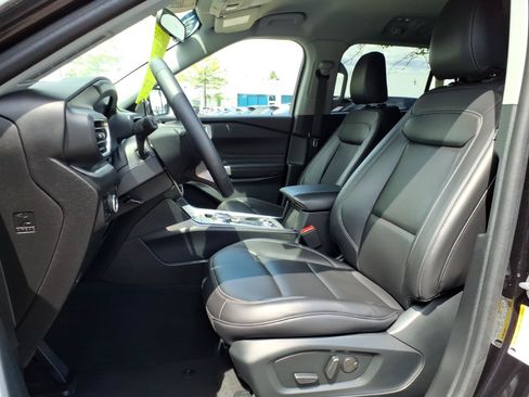 Certified 2024 Ford Explorer XLT w/ Equipment Group 202A AWD/4WD image 17