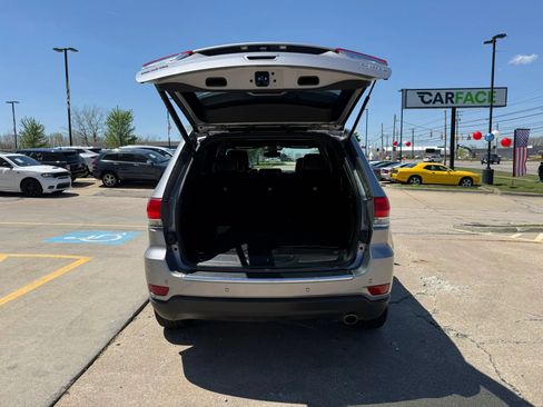 Used 2018 Jeep Grand Cherokee Limited AWD/4WD image 12