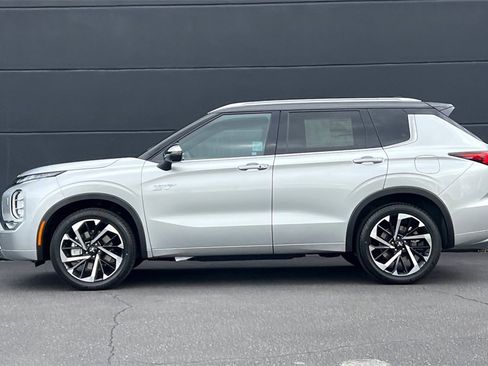 New 2025 Mitsubishi Outlander SEL image 8