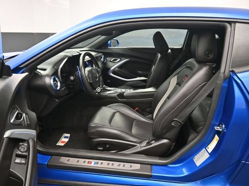 Used 2018 Chevrolet Camaro SS RWD image 13