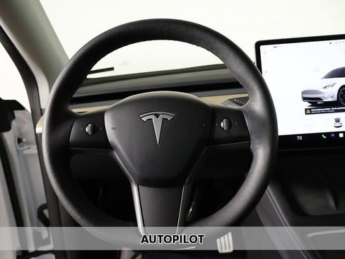 Used 2024 Tesla Model Y Performance AWD/4WD image 3