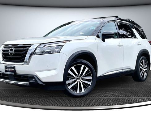 Used 2023 Nissan Pathfinder Platinum AWD/4WD image 3