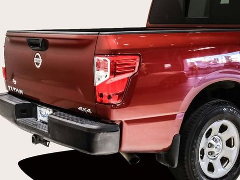 Used 2017 Nissan Titan S image 7
