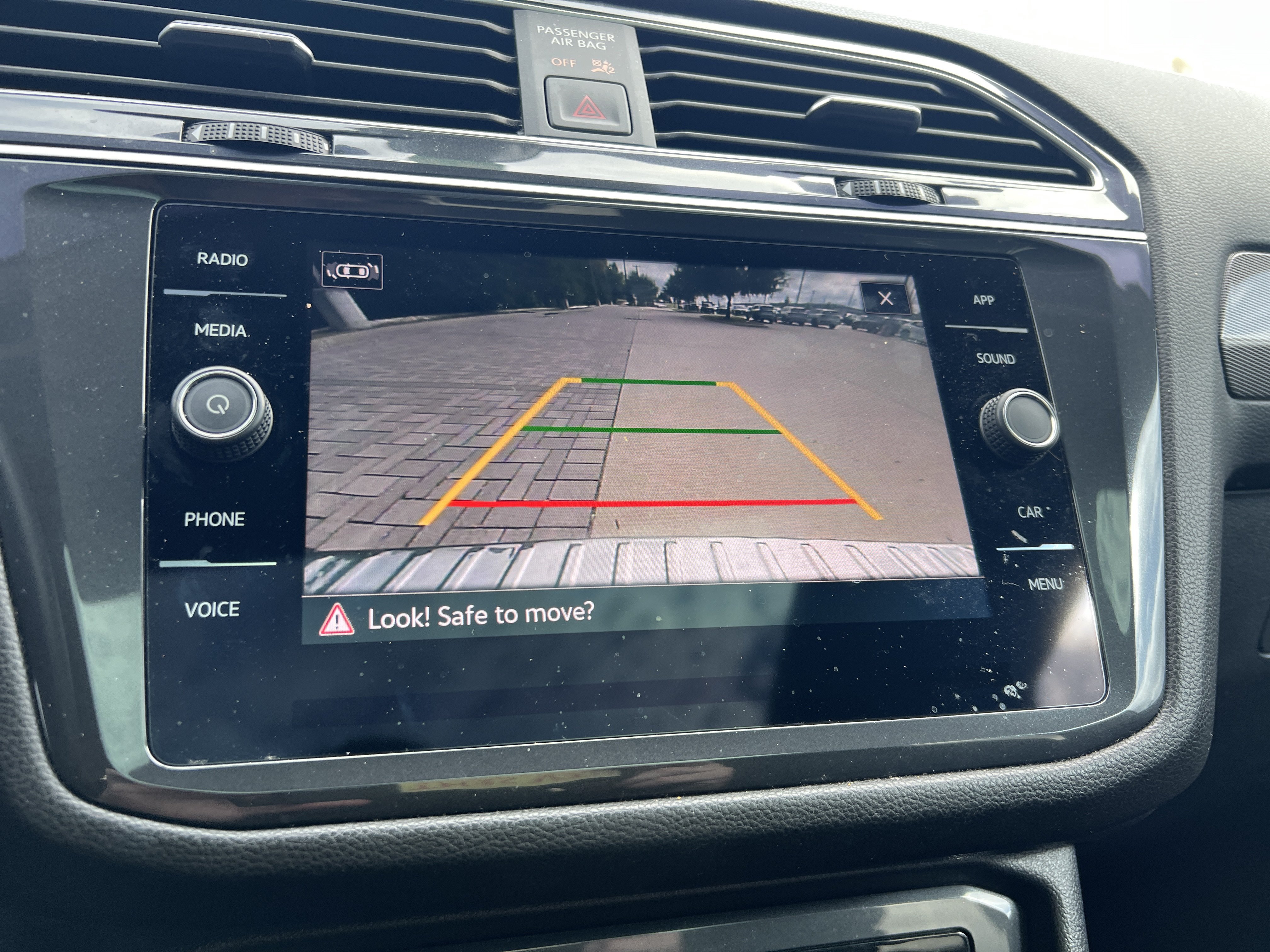 Used 2023 Volkswagen Tiguan SE w/ Panoramic Sunroof Package FWD image 19