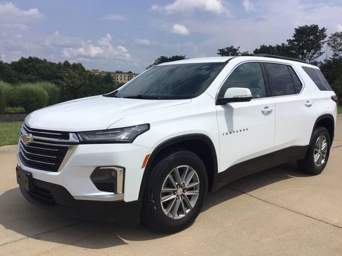 Used 2023 Chevrolet Traverse LT AWD/4WD image 3