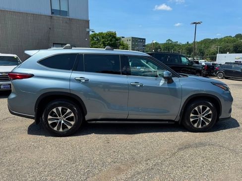 Used 2022 Toyota Highlander XLE AWD/4WD image 8