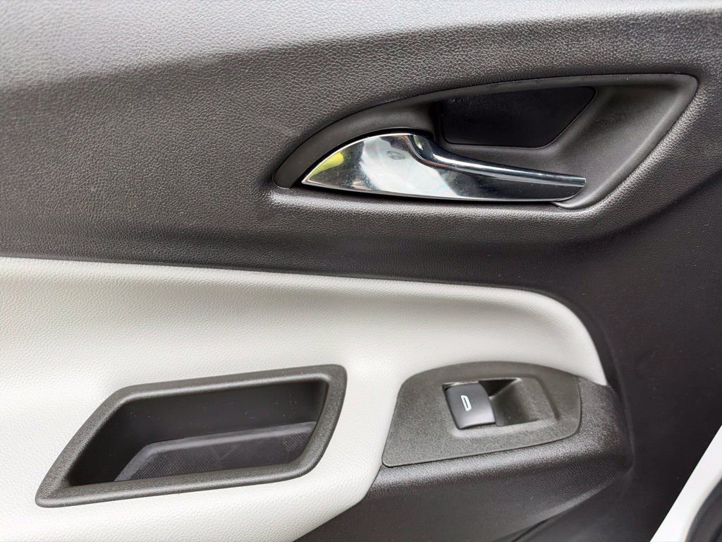 Used 2024 Chevrolet Equinox LS w/ LS Convenience Package FWD image 18