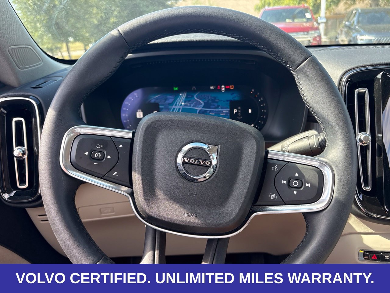 Certified 2025 Volvo XC40 B5 Plus AWD/4WD image 29