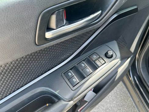 Used 2018 Toyota C-HR XLE FWD image 10