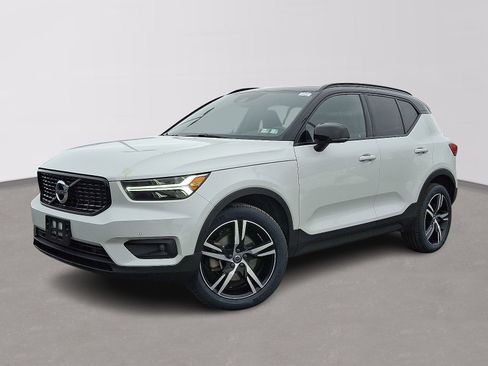 Used 2021 Volvo XC40 T5 R-Design w/ Climate Package image 1